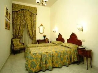 Hotel San Silvestro روما 3*,