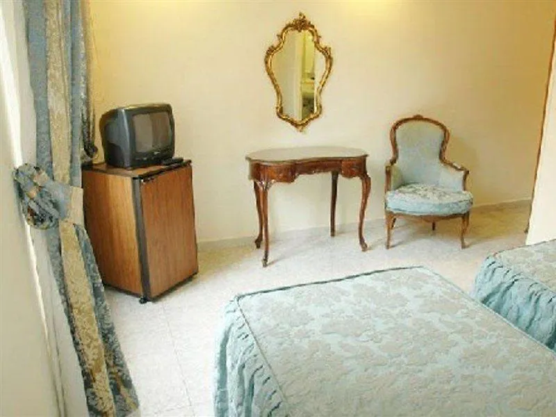 Hotel San Silvestro Rome 3*,  Italy
